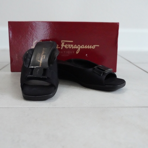 Authentic Salvatorre Ferragamo shoes - Picture 2 of 5